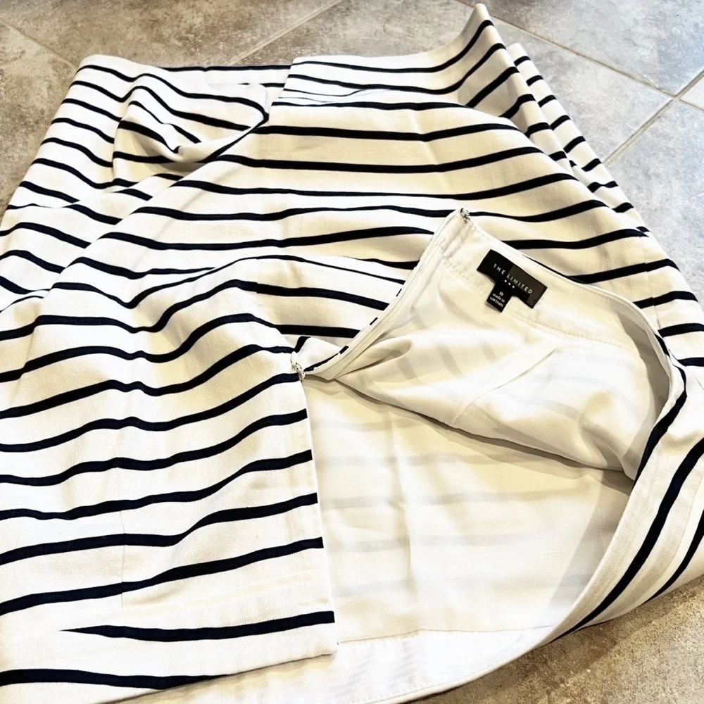 🆕 The Limited high rise stretch knee length striped pencil skirt white b…